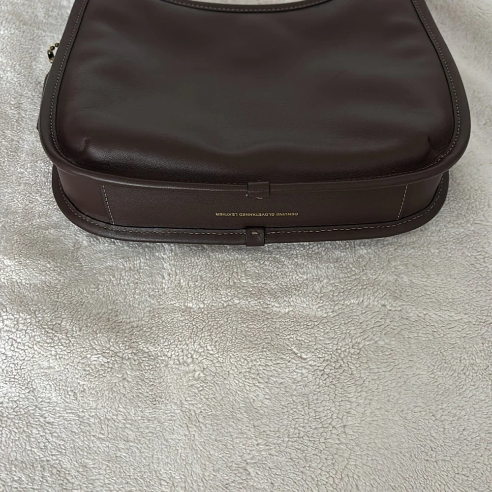 Coach Curve Zip Bag in Maple